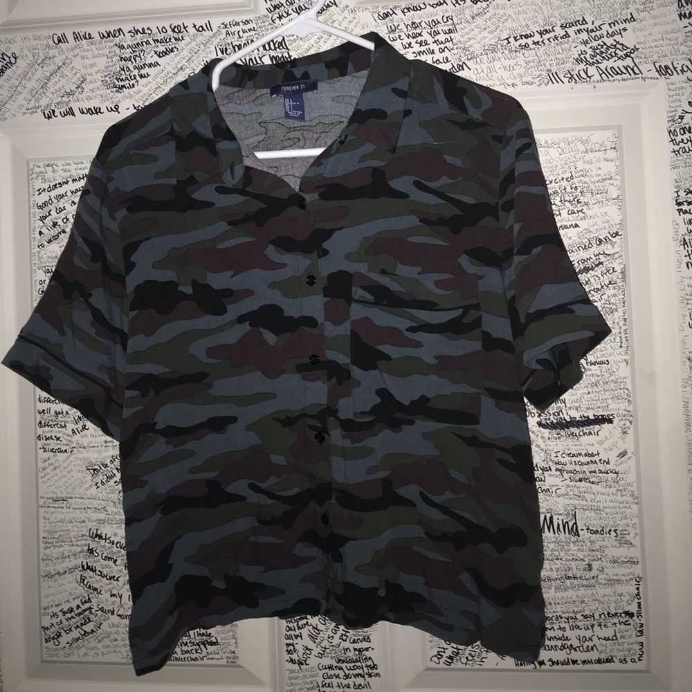 Camo button up crop top never worn